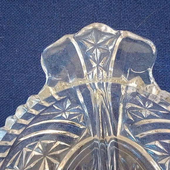ANCHOR HOCK STARS AND BARS PATTERN IN BEAUTIFUL CUT GLASS SERVING DISH - Picture 3 of 5